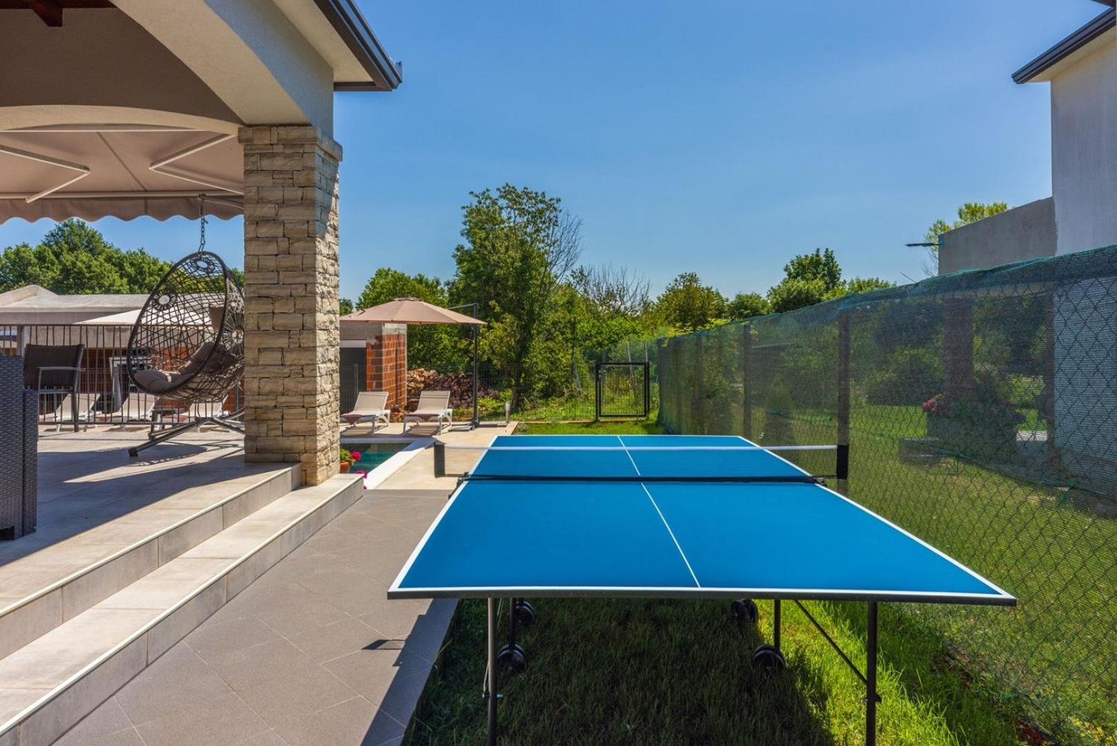 Poolside Holiday House Лабин Екстериор снимка