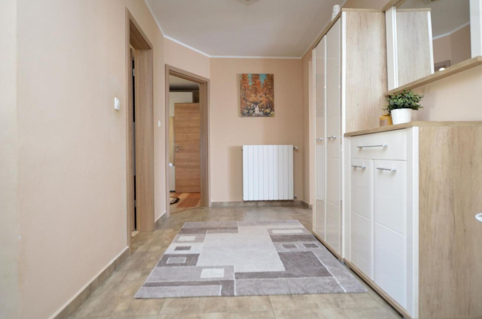 Poolside Holiday House Лабин Екстериор снимка