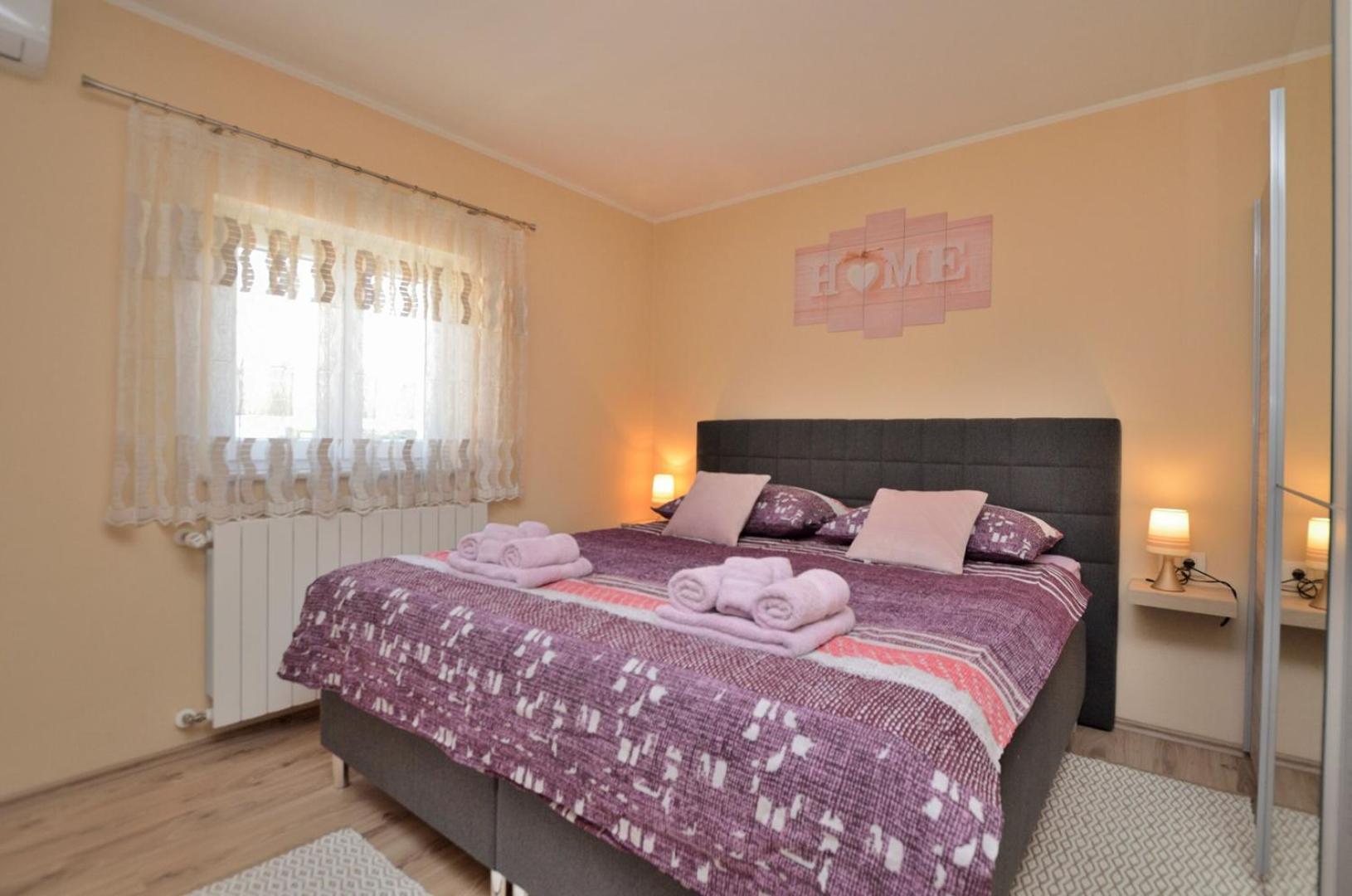 Poolside Holiday House Лабин Екстериор снимка